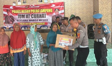 Jumat Curhat Polres Mesuji: Sapa Warga, Salurkan Bantuan Sembako